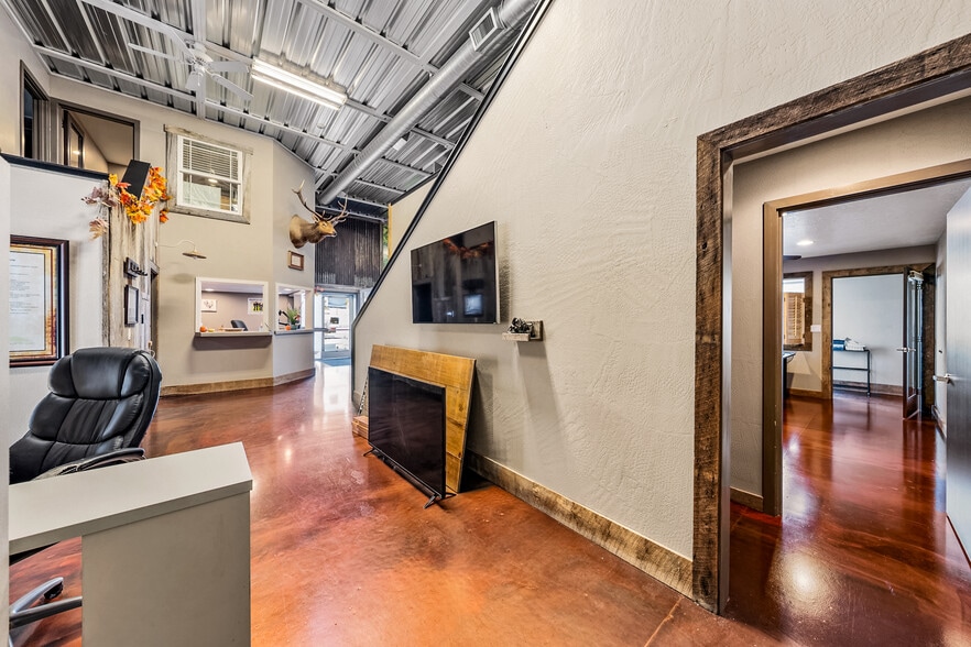 More Photos Of 3811 Crater Lake Hwy, Medford Warehouse For Sale