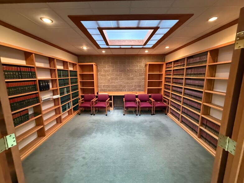 More Photos Of 126 S Knowles Ave, New Richmond Office For Lease