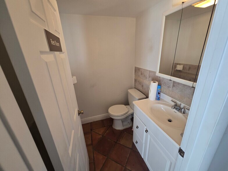 More Photos Of 265 NE 5th Ave, Delray Beach Office For Lease