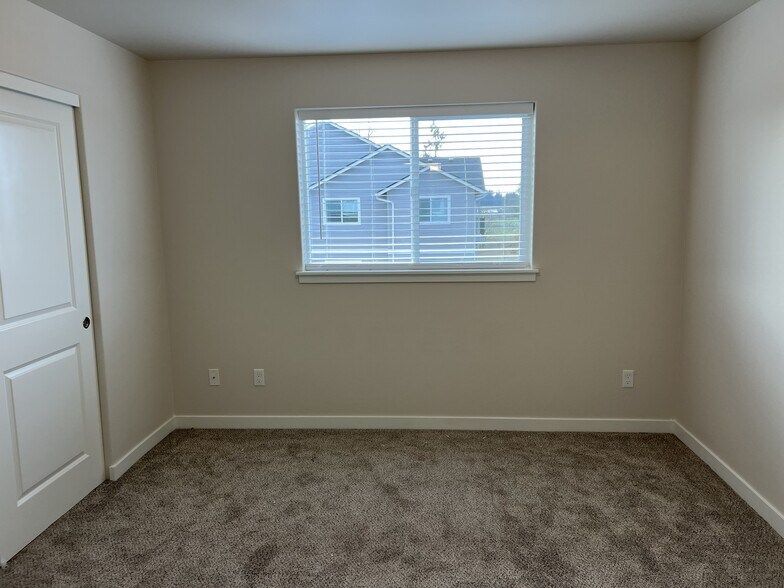 More Photos Of 972 N 2nd St, Jefferson Multifamily For Sale