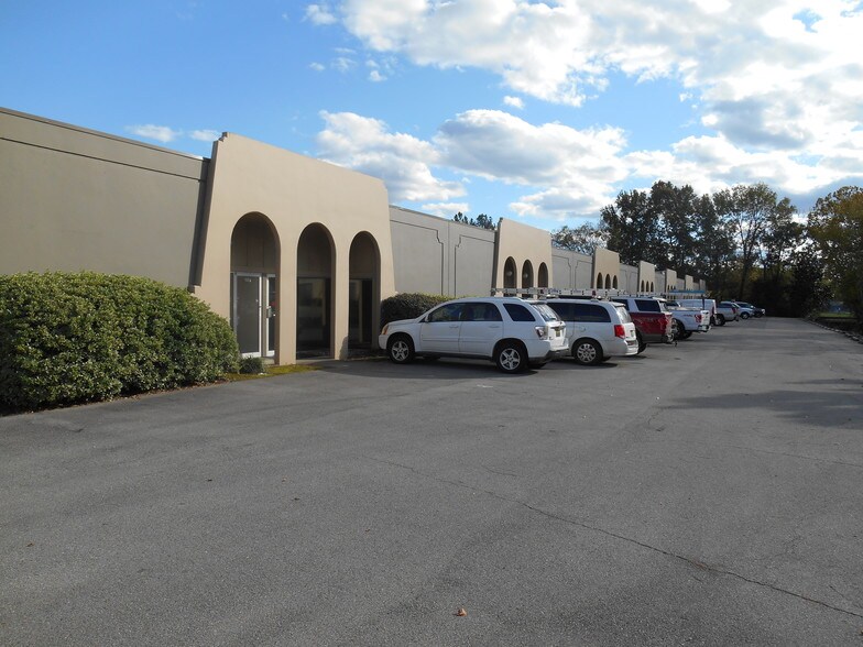 More Photos Of 237 Oxmoor Cir, Birmingham Unknown For Lease