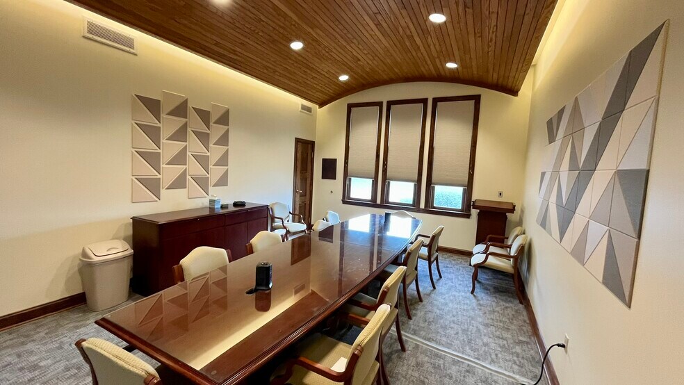 More Photos Of 125 N Lakeshore Dr, Lake Junaluska Office For Lease