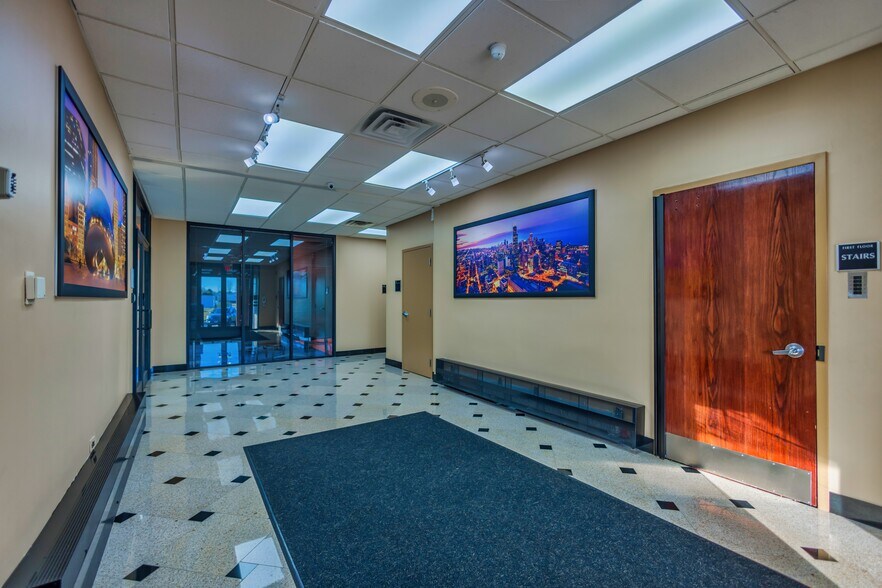 More Photos Of 555 E Butterfield Rd, Lombard Office For Lease
