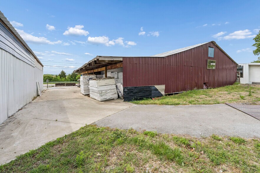 More Photos Of 3141 Highway 11 E, Telford Flex For Sale