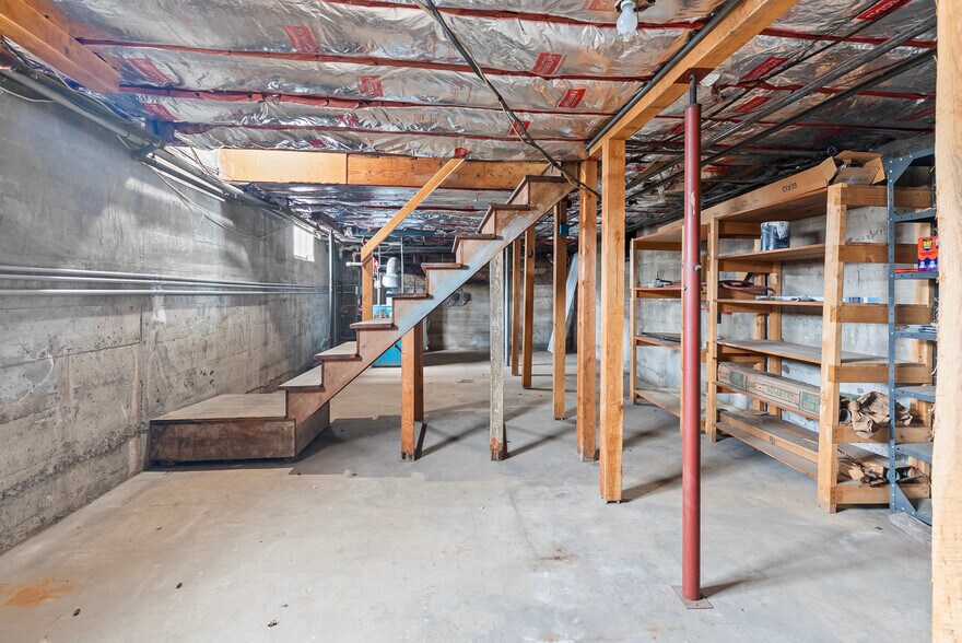 More Photos Of 525 7th St, Altavista Office For Sale