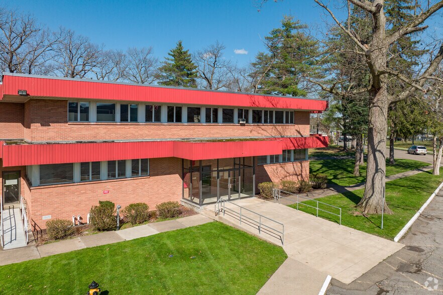 More Photos Of 400 Riverside Dr, Johnson City Specialty For Lease