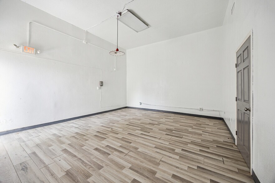 More Photos Of 3922-3936 Old Spanish Trl, Houston Unknown For Lease