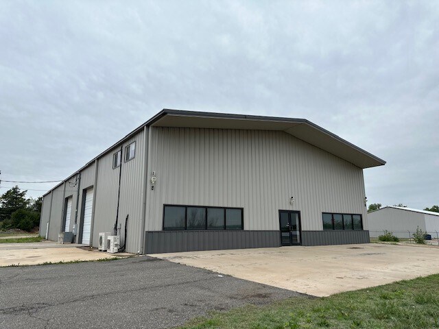 Primary Photo Of 6355 Boucher Dr, Edmond Showroom For Lease