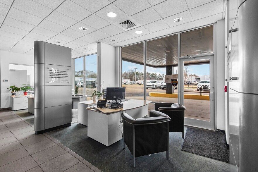 More Photos Of 5385 N I 55 St, Jackson Auto Dealership For Sale
