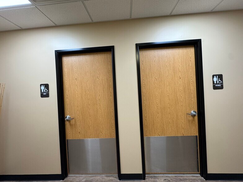 More Photos Of 1361 N Alma School Rd, Chandler Restaurant For Lease