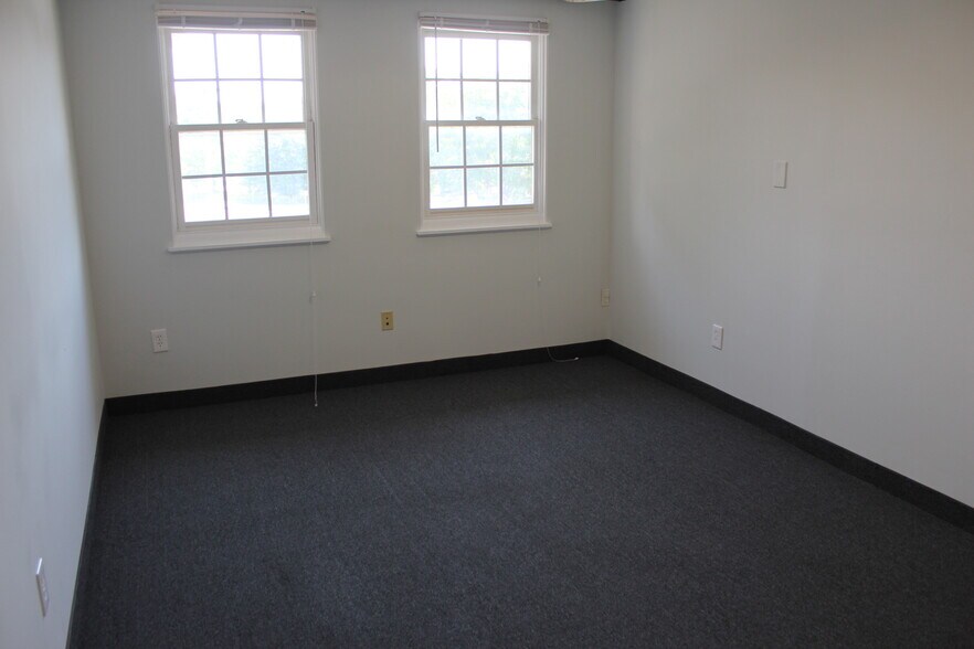 More Photos Of 1835 Forest Dr, Annapolis Office For Sale