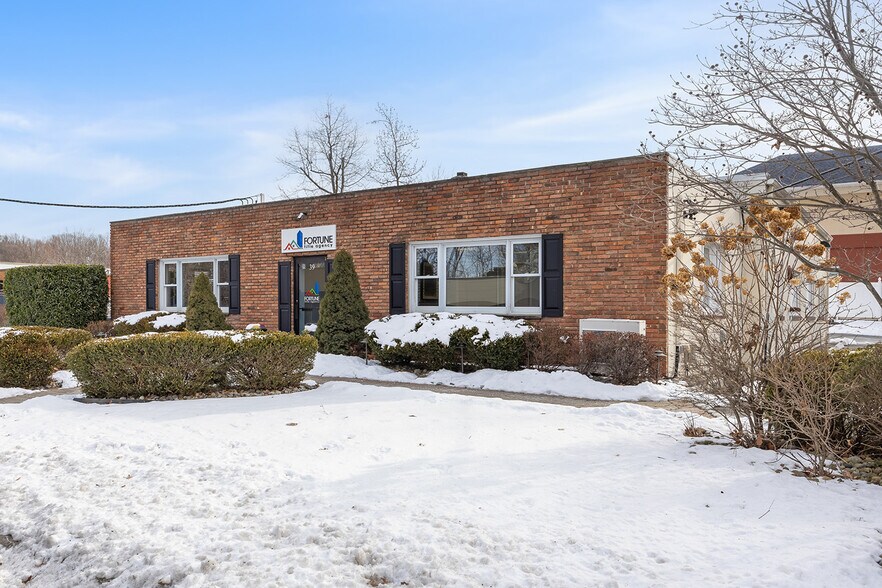 More Photos Of 39 Woodland Rd, Roseland Office For Sale