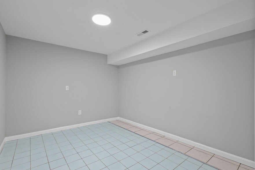 More Photos Of 9725 Lookout Pl, Gaithersburg Healthcare For Sale