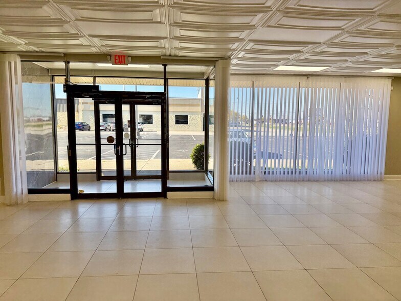 More Photos Of 2455 Stanley Ave, Dayton Auto Dealership For Sale