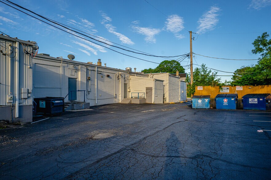 More Photos Of 800 Theodore, Crest Hill Convenience Store For Sale
