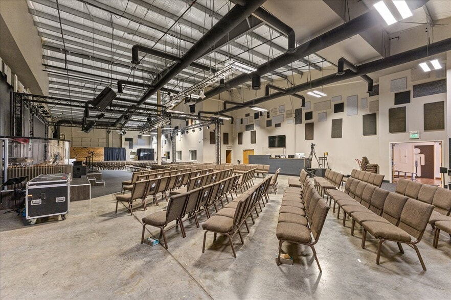 More Photos Of 18824 Smokey Point Blvd, Arlington Warehouse For Sale