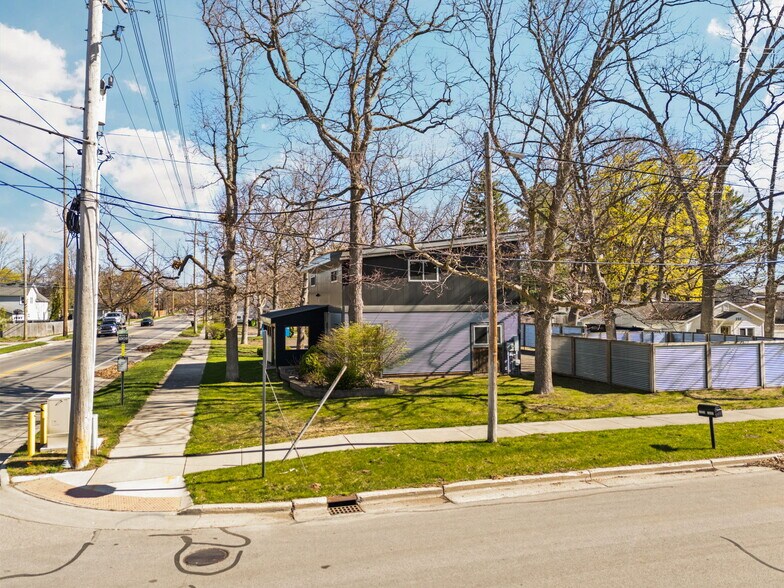 More Photos Of 1323 Cass St, Traverse City Flex For Sale