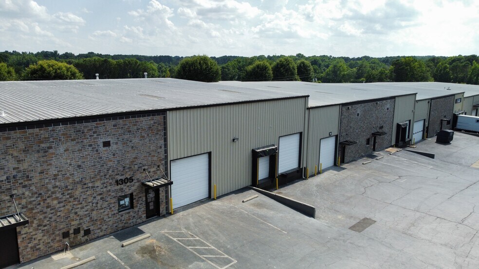 More Photos Of 1301-1317 Transport Dr, Raleigh Warehouse For Lease