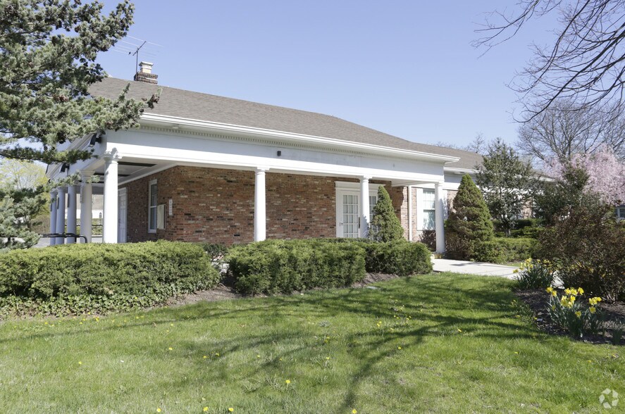 More Photos Of 245 Lake Ave, Saint James Bank For Lease