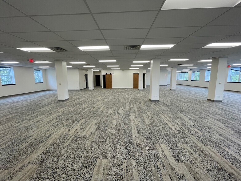 More Photos Of 21111 Chagrin Blvd, Beachwood Office For Lease