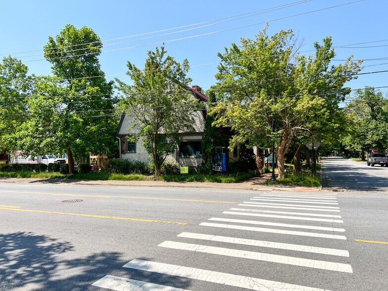 More Photos Of 1 Swan St, Asheville Freestanding For Sale