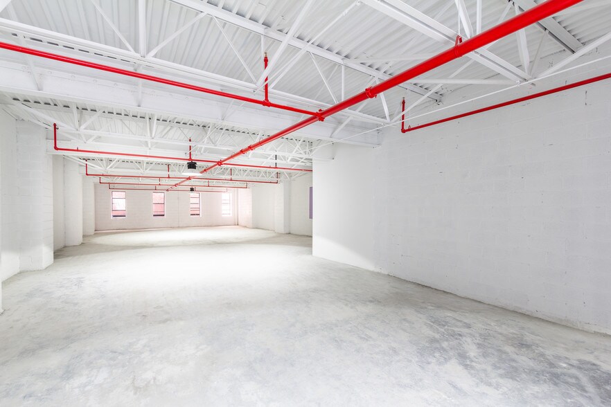 More Photos Of 404 E Baltimore St, Baltimore Storefront Retail Office For Lease