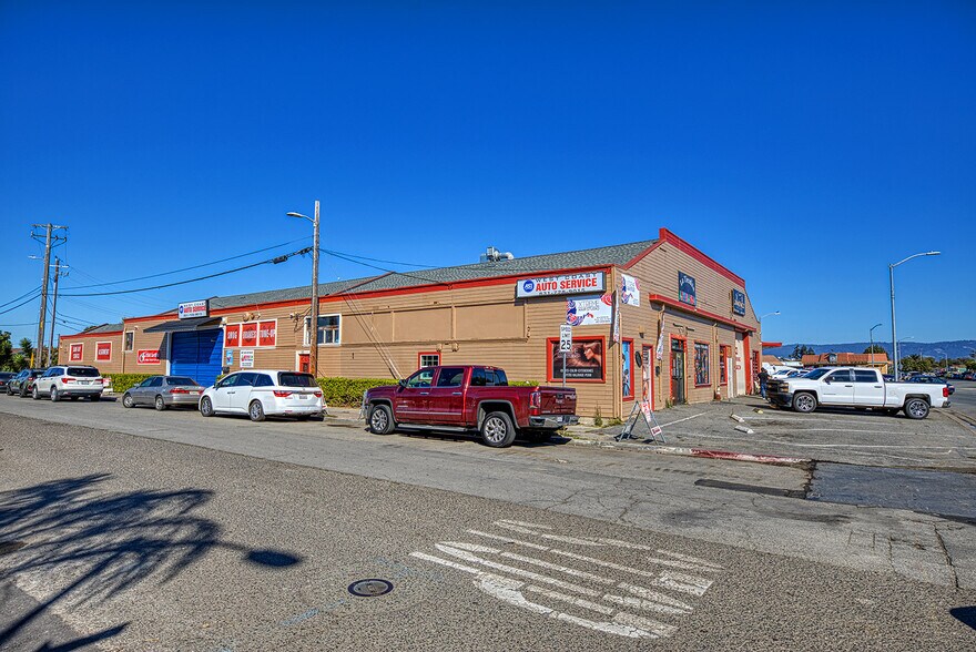 More Photos Of 74-82 Porter Dr, Watsonville Warehouse For Sale
