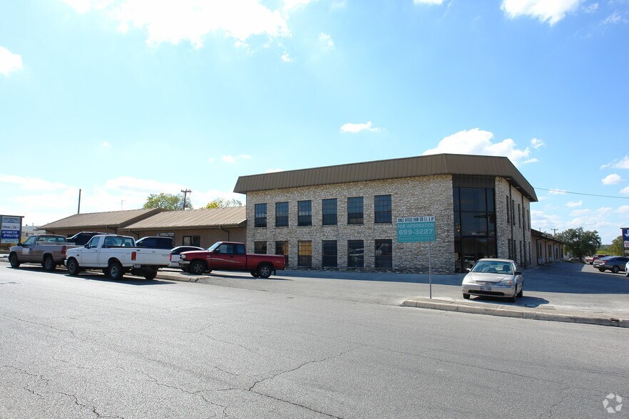More Photos Of 7126 Eckhert Rd, San Antonio Light Manufacturing For Lease