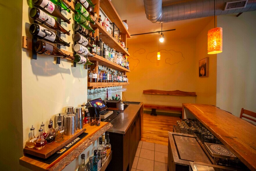 More Photos Of 1829 W Chicago Ave, Chicago Storefront Retail Residential For Lease