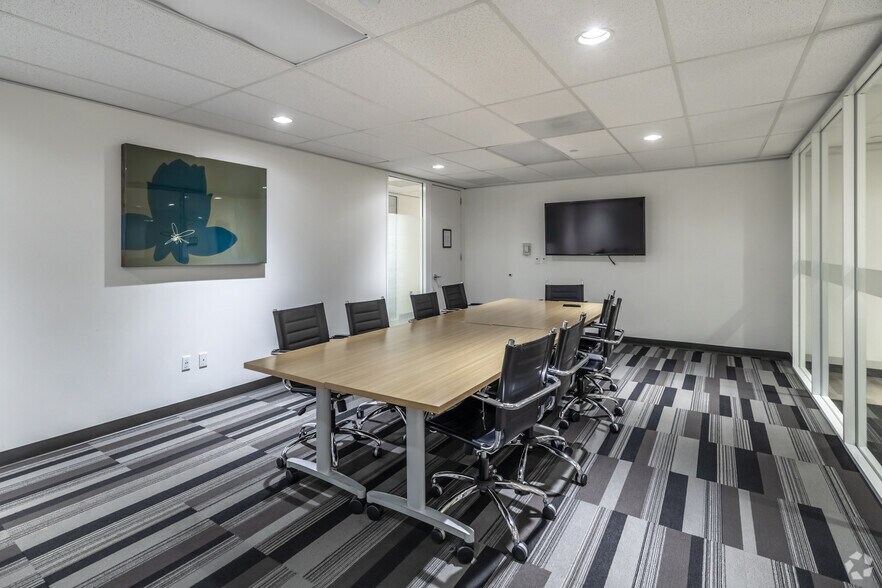 More Photos Of 505 N Sam Houston Pky E, Houston Unknown For Lease