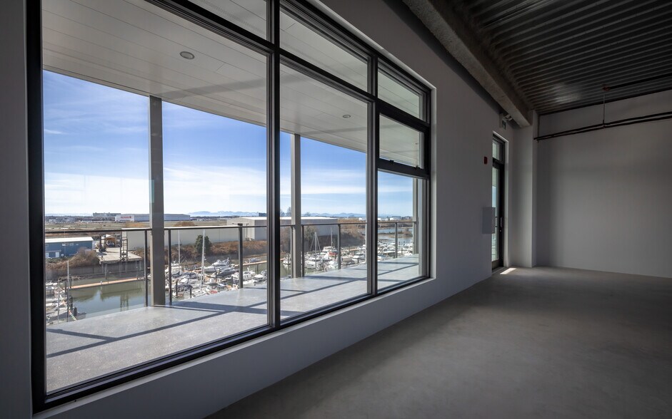 More Photos Of 1568 W 75th Ave, Vancouver Light Distribution For Sale