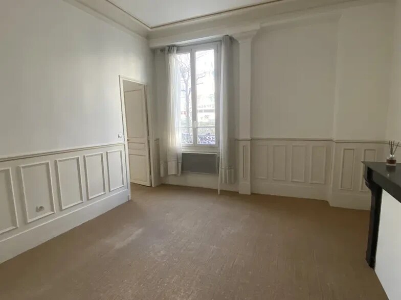More Photos Of 13 Boulevard Pereire, Paris Office For Sale