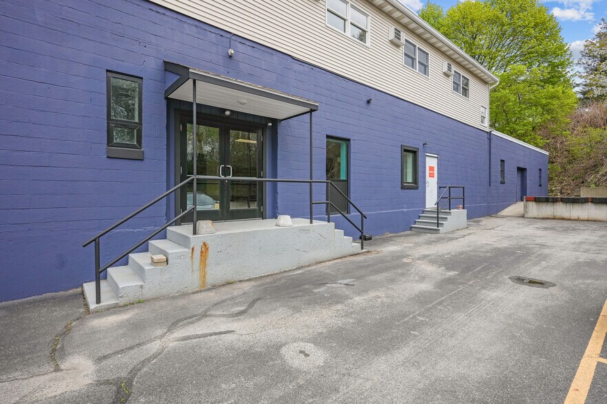More Photos Of 65 Valley St, East Providence Office For Lease