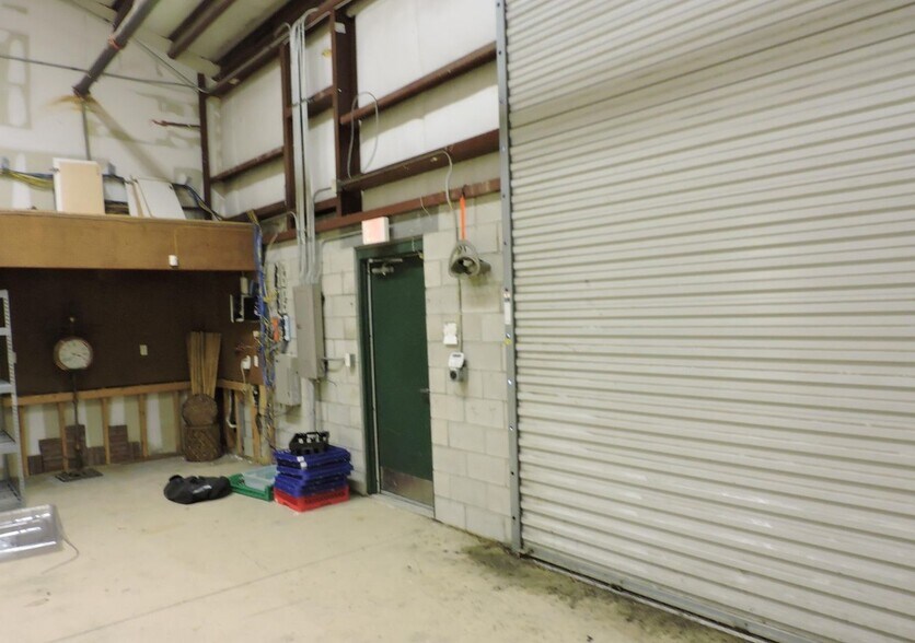 More Photos Of 1635 Farm Way, Middleburg Warehouse For Sale