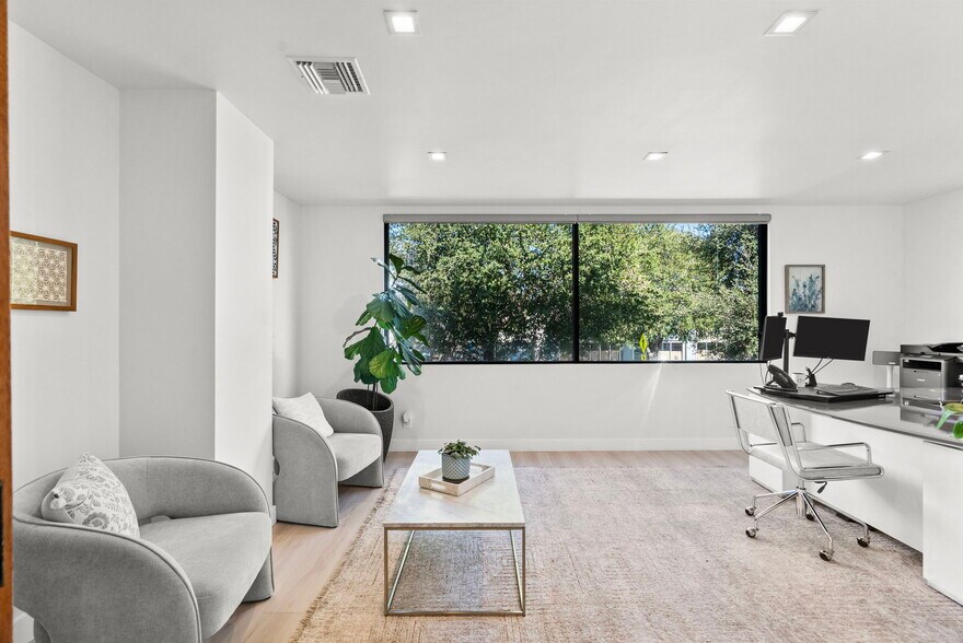 More Photos Of 24325 Main St, Newhall Office For Lease
