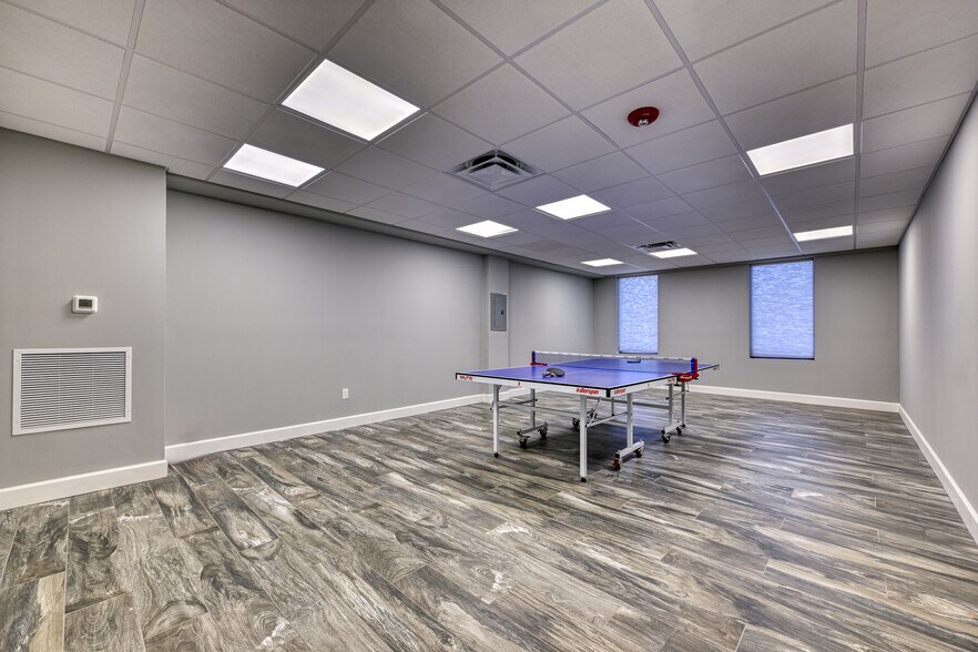 More Photos Of 8282 Western Way Cir, Jacksonville Warehouse For Lease