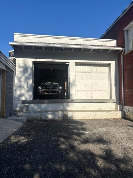 More Photos Of 824 Highland Ave, Lancaster Warehouse For Lease