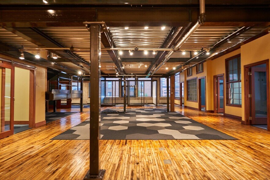More Photos Of 1201 Harmon Pl, Minneapolis Office For Lease