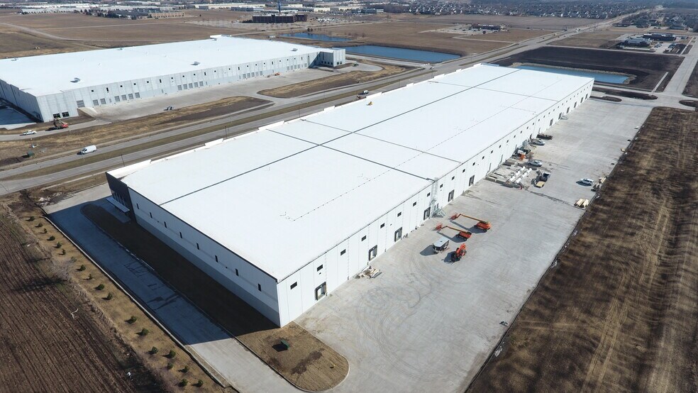 More Photos Of 128th St And Meredith Dr, Urbandale Warehouse For Lease