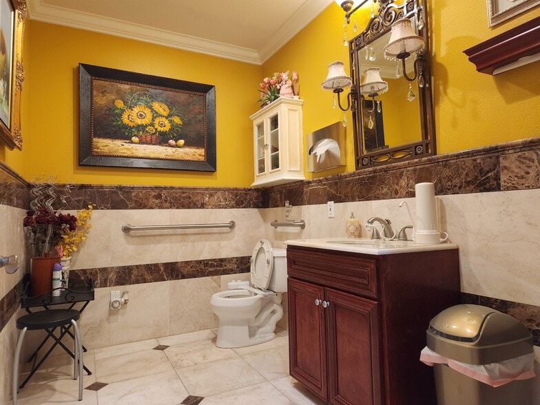 More Photos Of 408 S Beach Blvd, Anaheim Medical For Sale