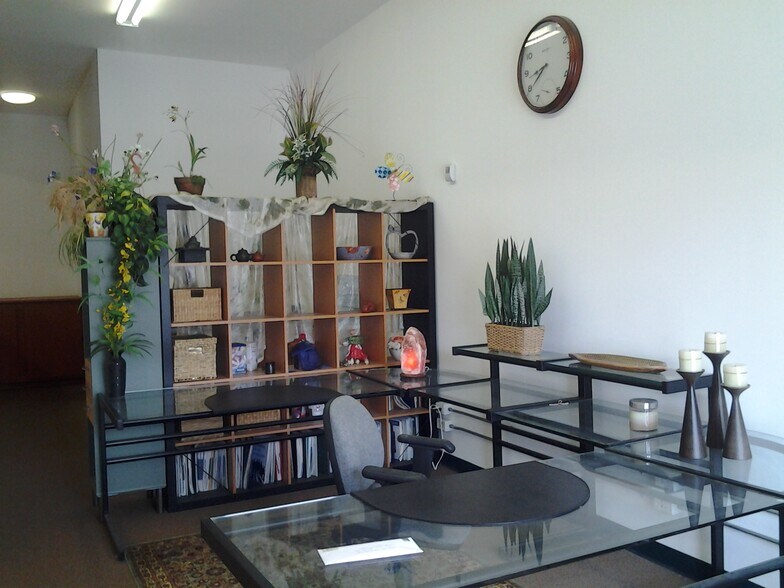 More Photos Of 27016 Langside Ave, Santa Clarita Office For Sale