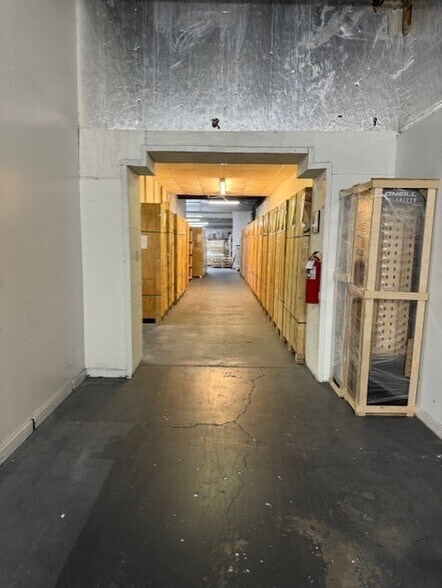 More Photos Of 30798 US Highway 19 N, Palm Harbor Warehouse For Lease