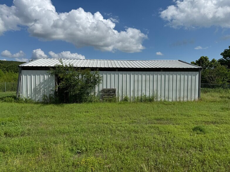 More Photos Of 811 E Industry Rd, Henryetta Warehouse For Sale
