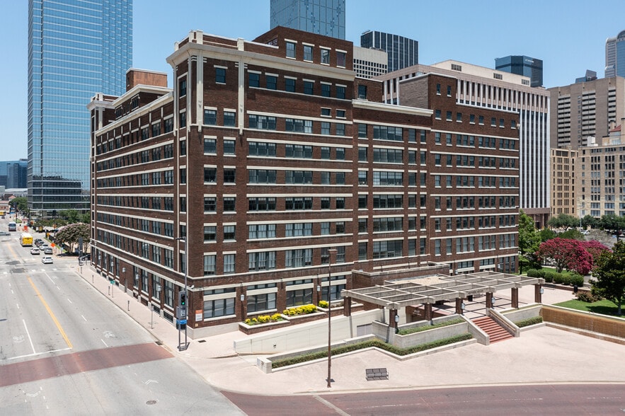 More Photos Of 900 Jackson St, Dallas Office For Lease