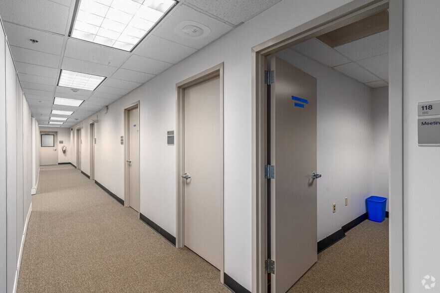 More Photos Of 800 Barksdale Rd, Newark Medical For Lease