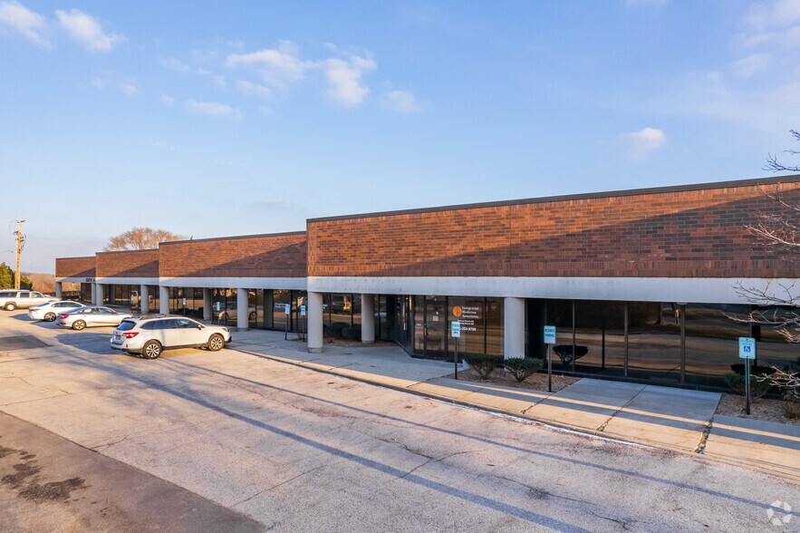 More Photos Of 20711 W Watertown Rd, Waukesha Showroom For Lease