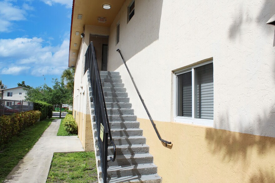 More Photos Of 5850-5890 NW 17th Plz, Sunrise Apartments For Sale