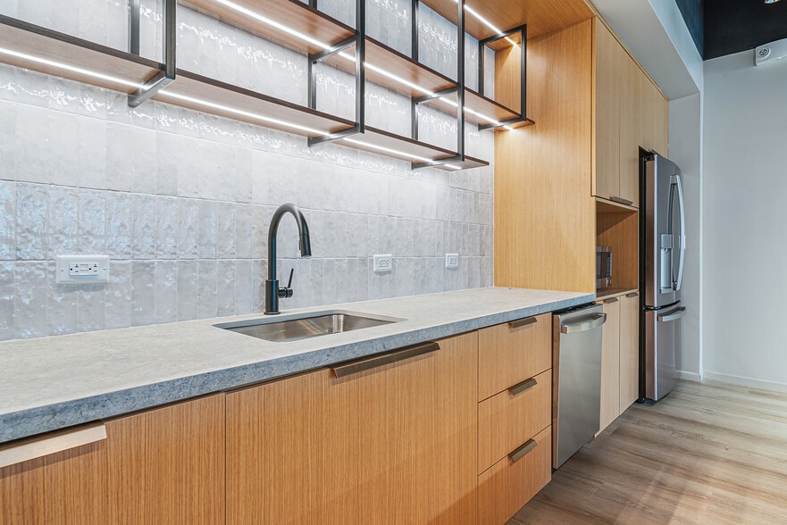 More Photos Of 885 N Railroad Ave, West Palm Beach Unknown For Lease