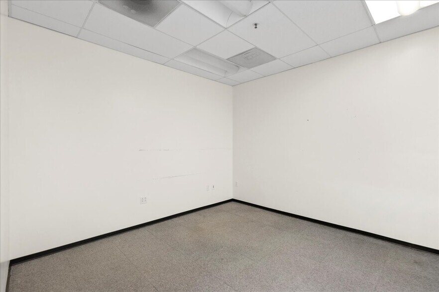 More Photos Of 482 W MacArthur Blvd, Oakland Medical For Sale