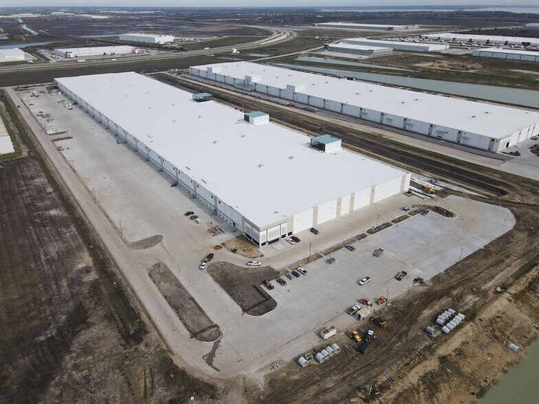 More Photos Of 6500 Nita Way, Baytown Distribution For Sale